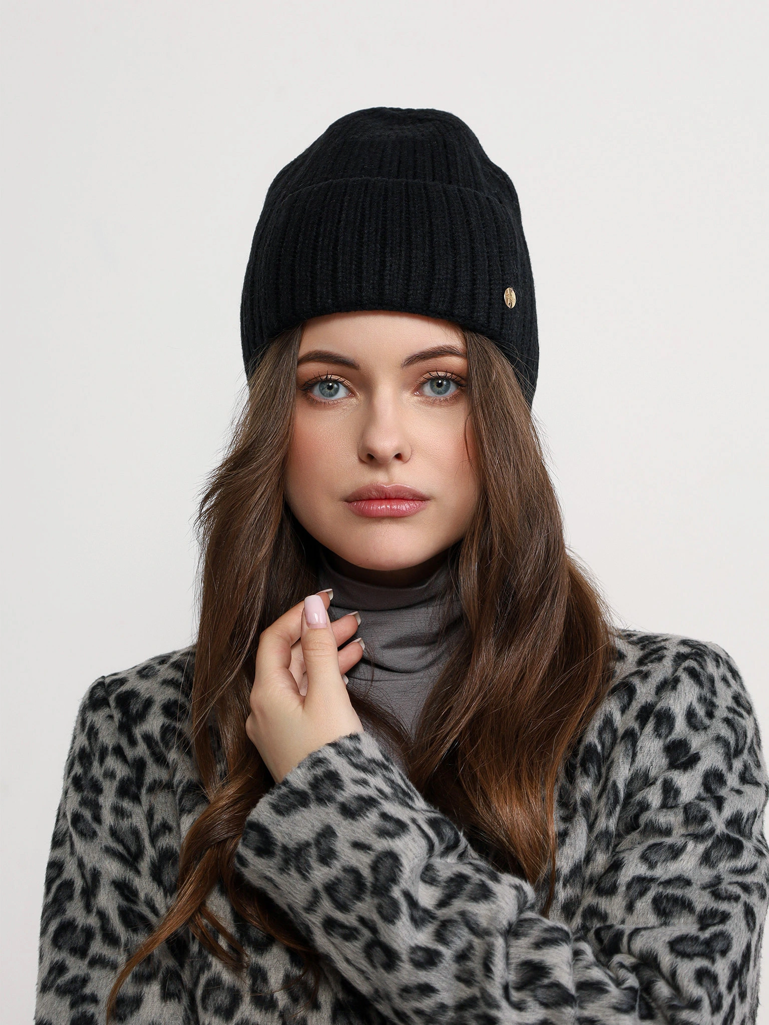 Шапка-ушанка из шерсти с акрилом с отворотом в ассортименте